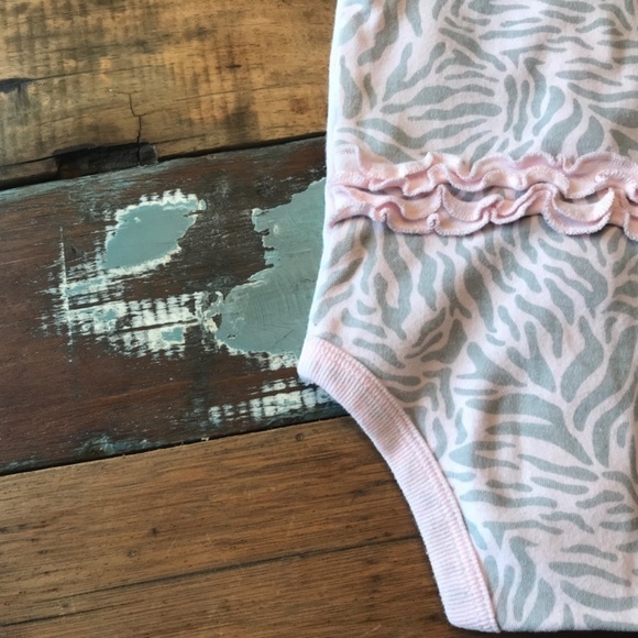 Vitamins Baby Sleeveless Onesie Baby Size 6m - Picture 5 of 7